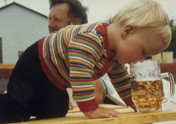 Juergen mit Bier.jpg (23682 Byte)